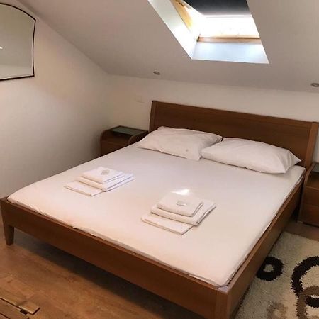 Sobe Zimmer Frei โปเชกา ภายนอก รูปภาพ