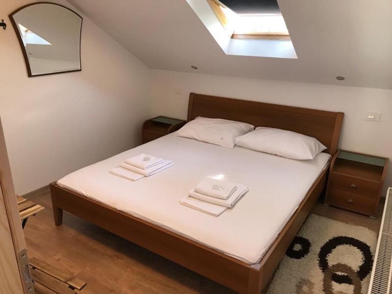 Sobe Zimmer Frei โปเชกา ภายนอก รูปภาพ