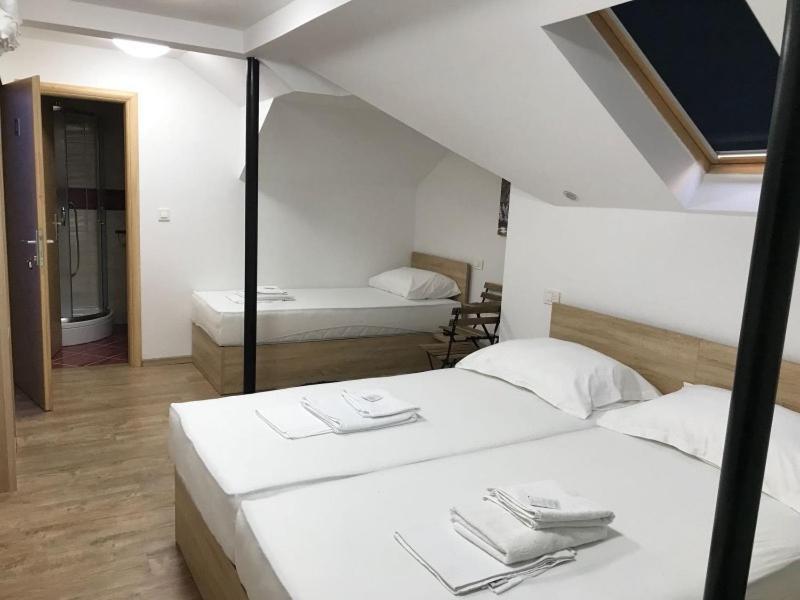 Sobe Zimmer Frei โปเชกา ภายนอก รูปภาพ