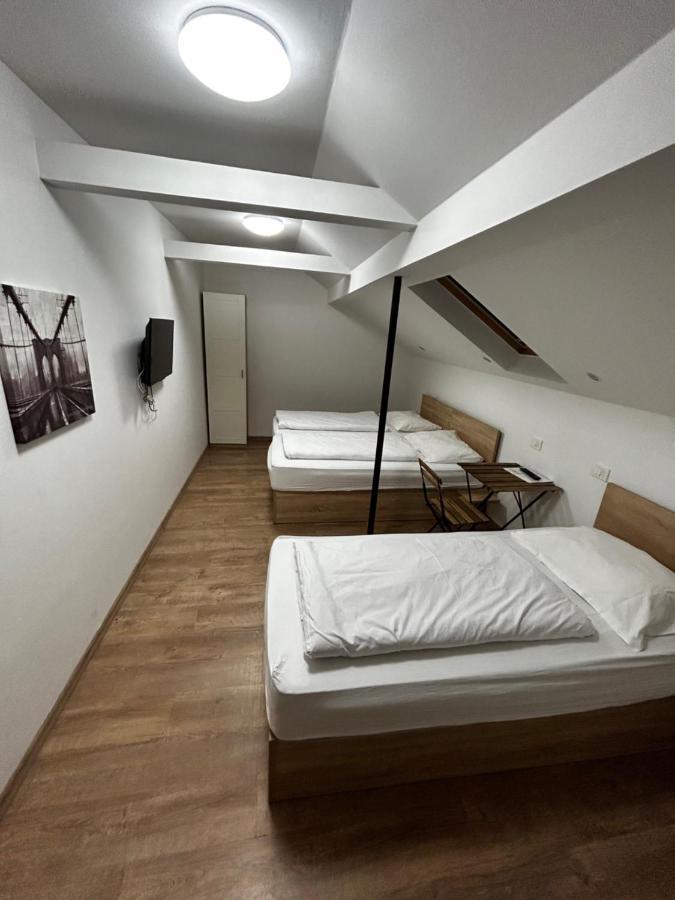 Sobe Zimmer Frei โปเชกา ภายนอก รูปภาพ