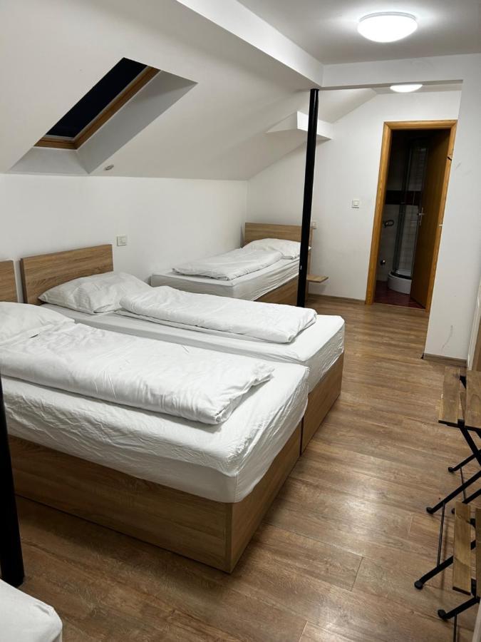 Sobe Zimmer Frei โปเชกา ภายนอก รูปภาพ