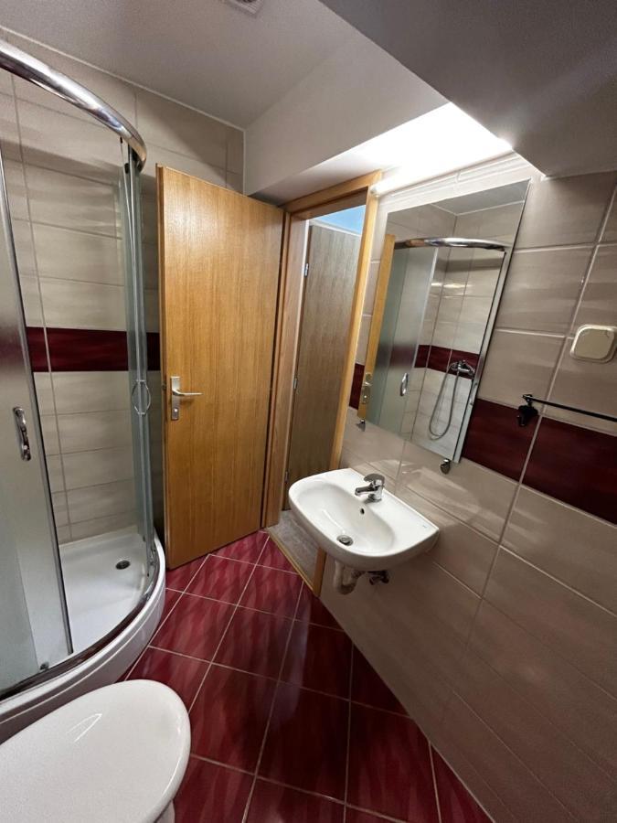 Sobe Zimmer Frei โปเชกา ภายนอก รูปภาพ