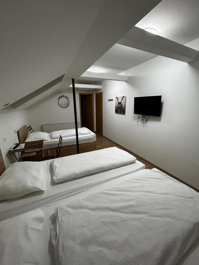 Sobe Zimmer Frei โปเชกา ภายนอก รูปภาพ