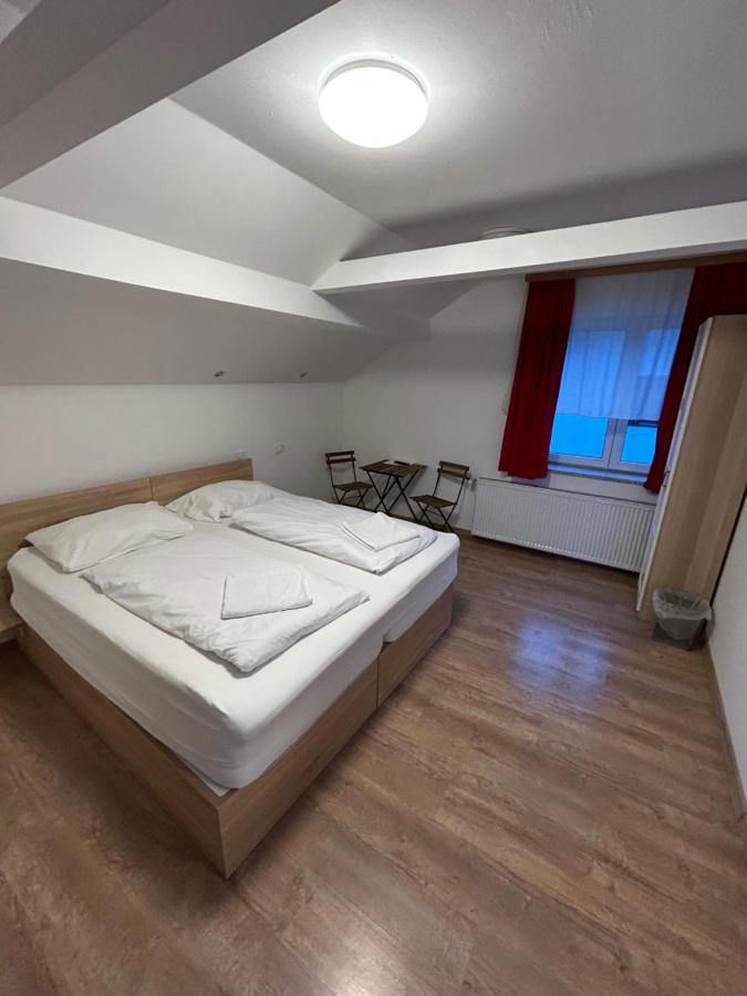Sobe Zimmer Frei โปเชกา ภายนอก รูปภาพ