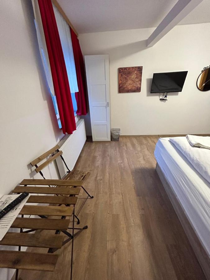 Sobe Zimmer Frei โปเชกา ภายนอก รูปภาพ