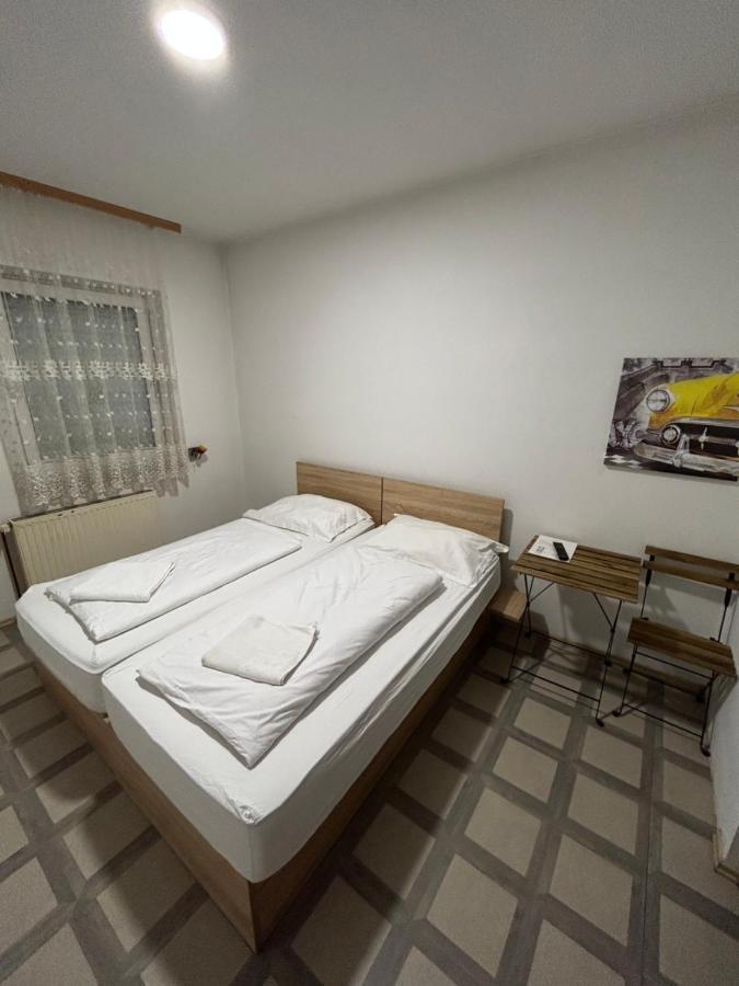 Sobe Zimmer Frei โปเชกา ภายนอก รูปภาพ