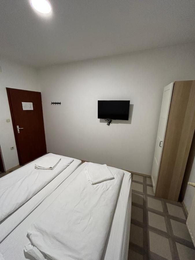 Sobe Zimmer Frei โปเชกา ภายนอก รูปภาพ