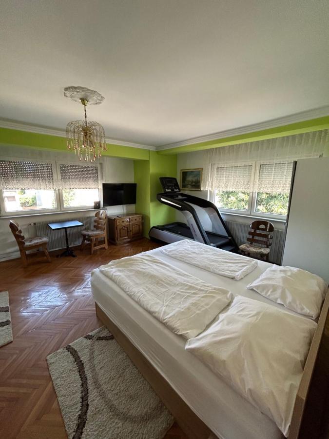 Sobe Zimmer Frei โปเชกา ภายนอก รูปภาพ