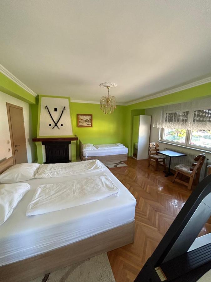 Sobe Zimmer Frei โปเชกา ภายนอก รูปภาพ
