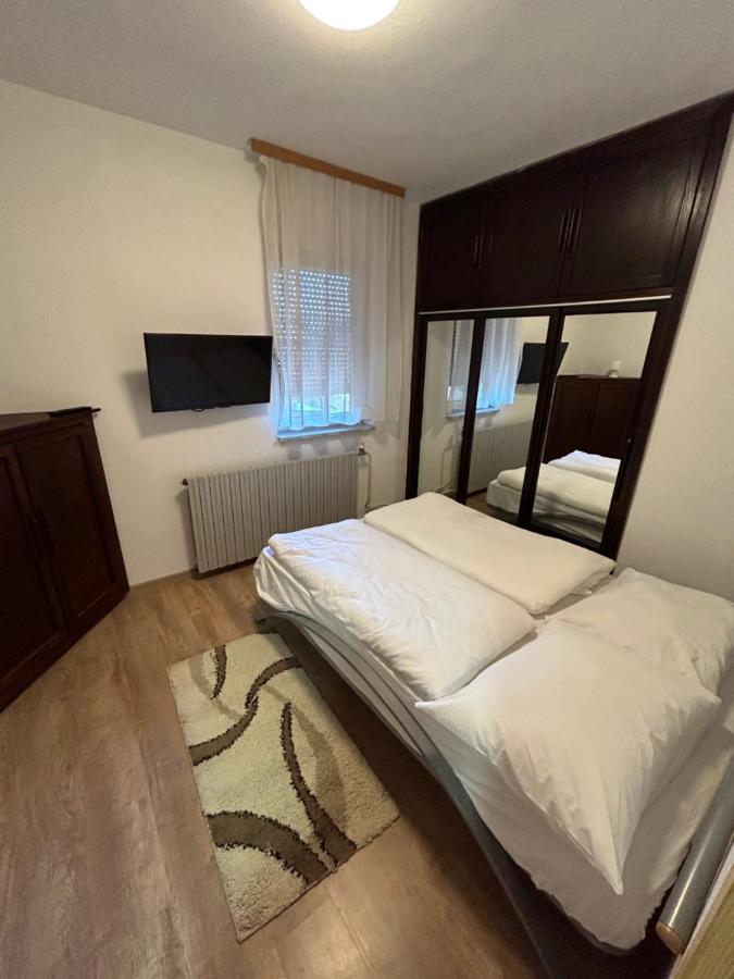 Sobe Zimmer Frei โปเชกา ภายนอก รูปภาพ
