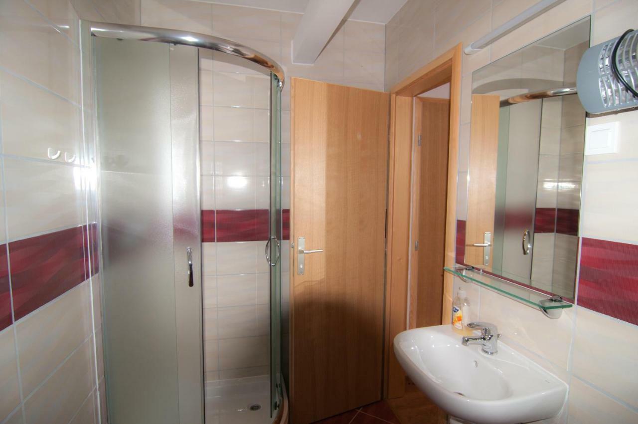 Sobe Zimmer Frei โปเชกา ภายนอก รูปภาพ