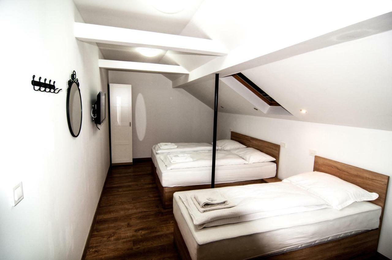 Sobe Zimmer Frei โปเชกา ภายนอก รูปภาพ